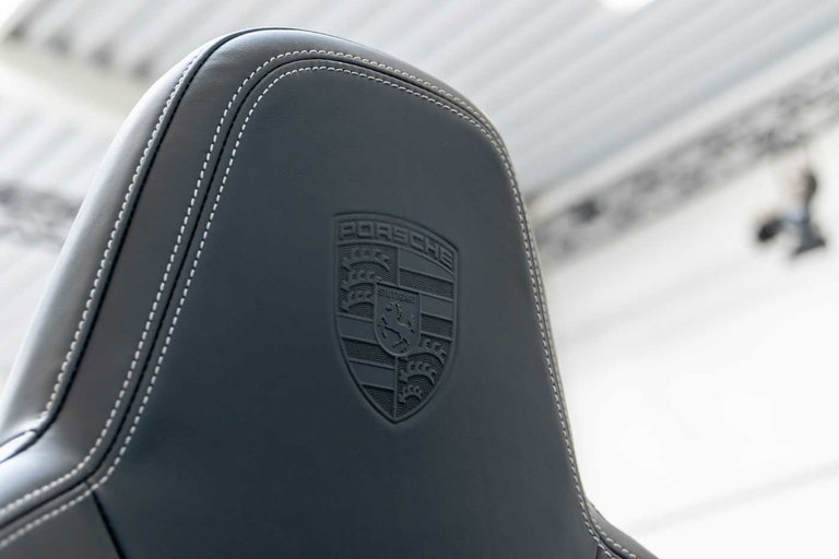 Porsche 992 Carrera