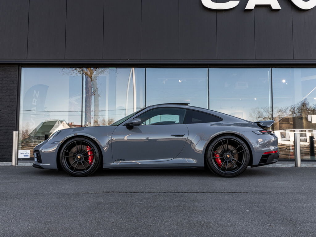 Porsche 992 Carrera 4 GTS