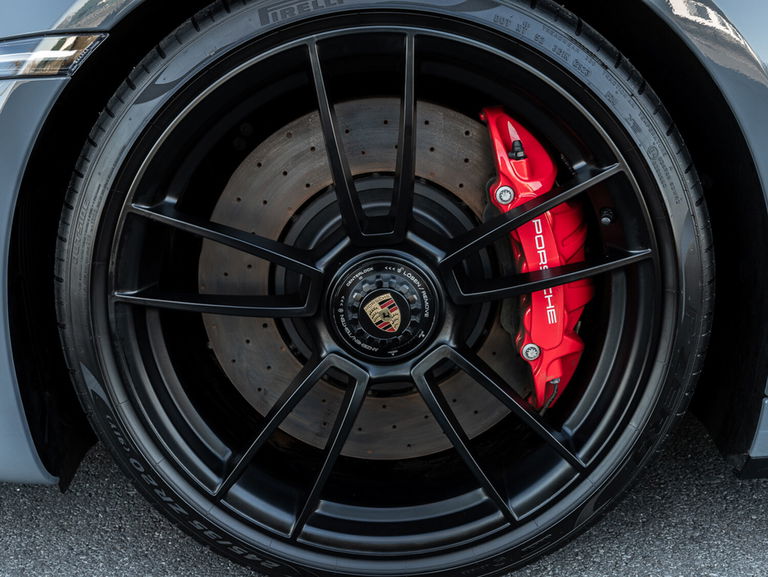 Porsche 992 Carrera 4 GTS