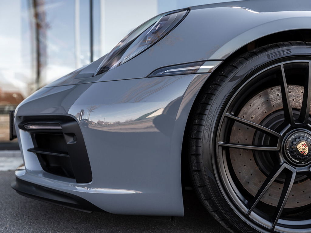 Porsche 992 Carrera 4 GTS