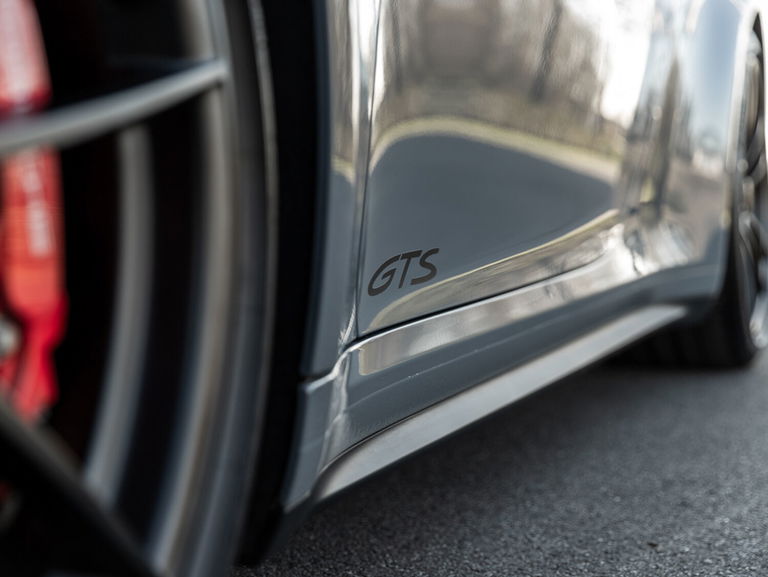 Porsche 992 Carrera 4 GTS