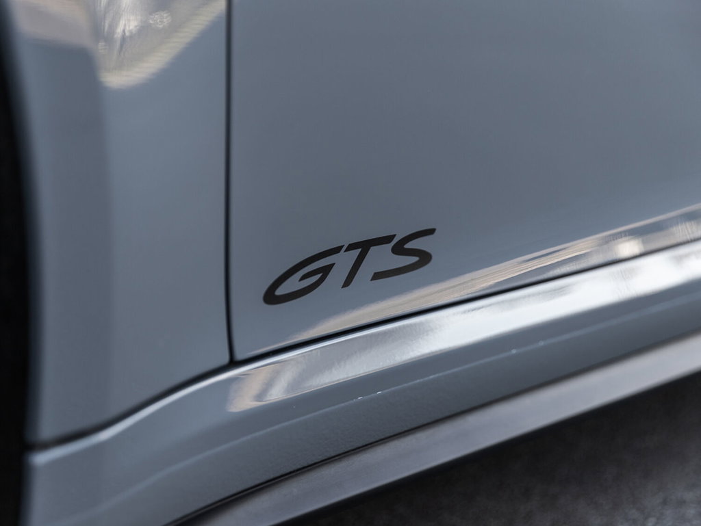 Porsche 992 Carrera 4 GTS
