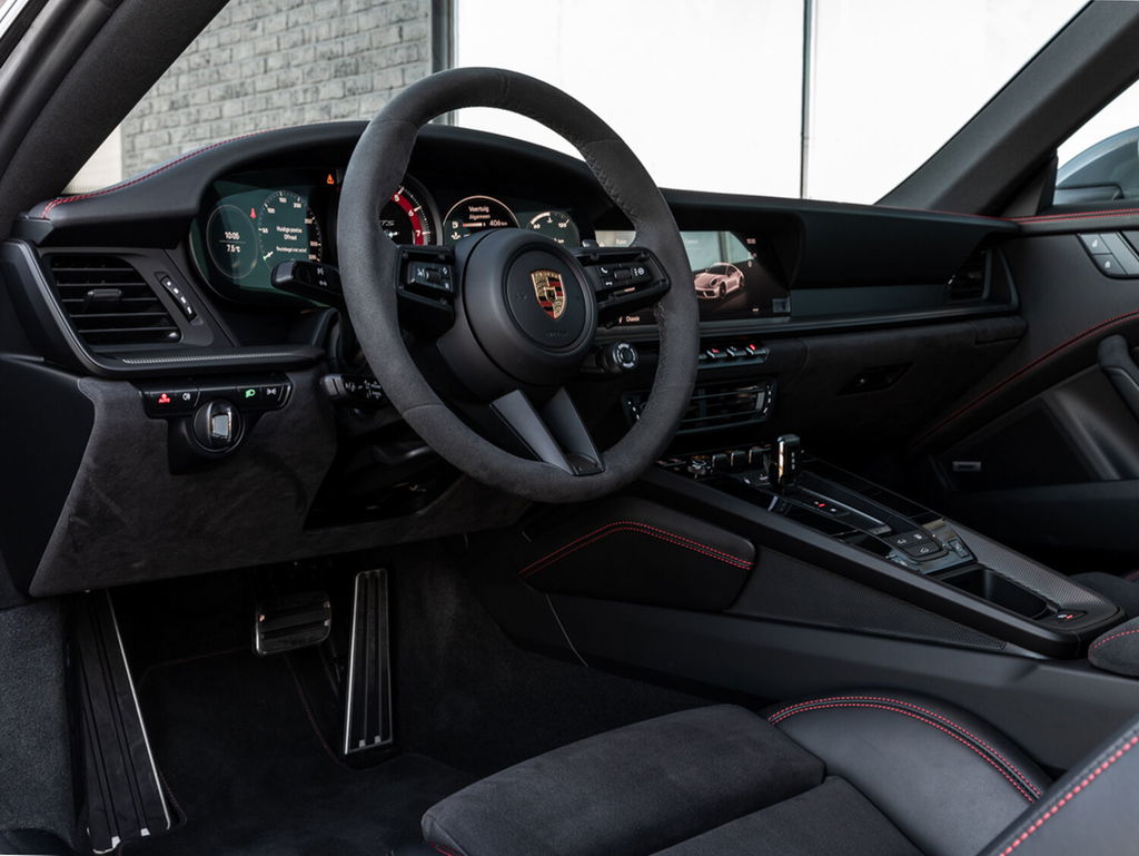 Porsche 992 Carrera 4 GTS