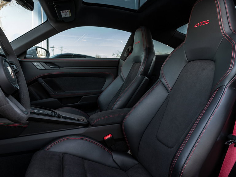 Porsche 992 Carrera 4 GTS