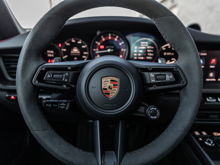 Porsche 992 Carrera 4 GTS