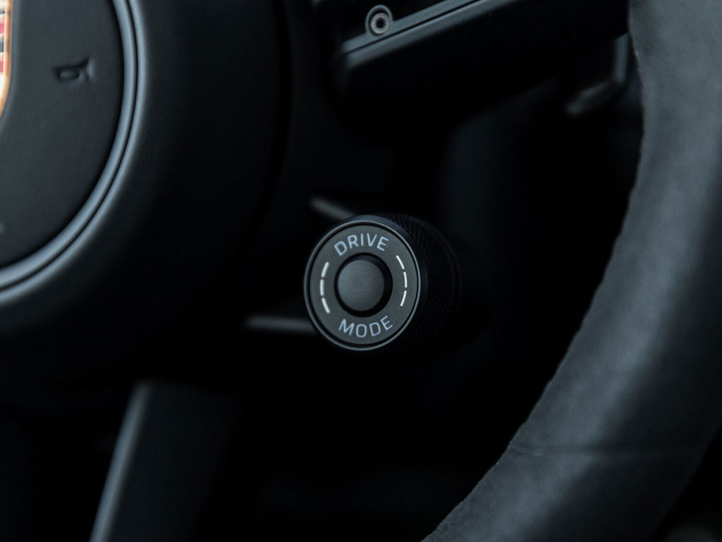 Porsche 992 Carrera 4 GTS