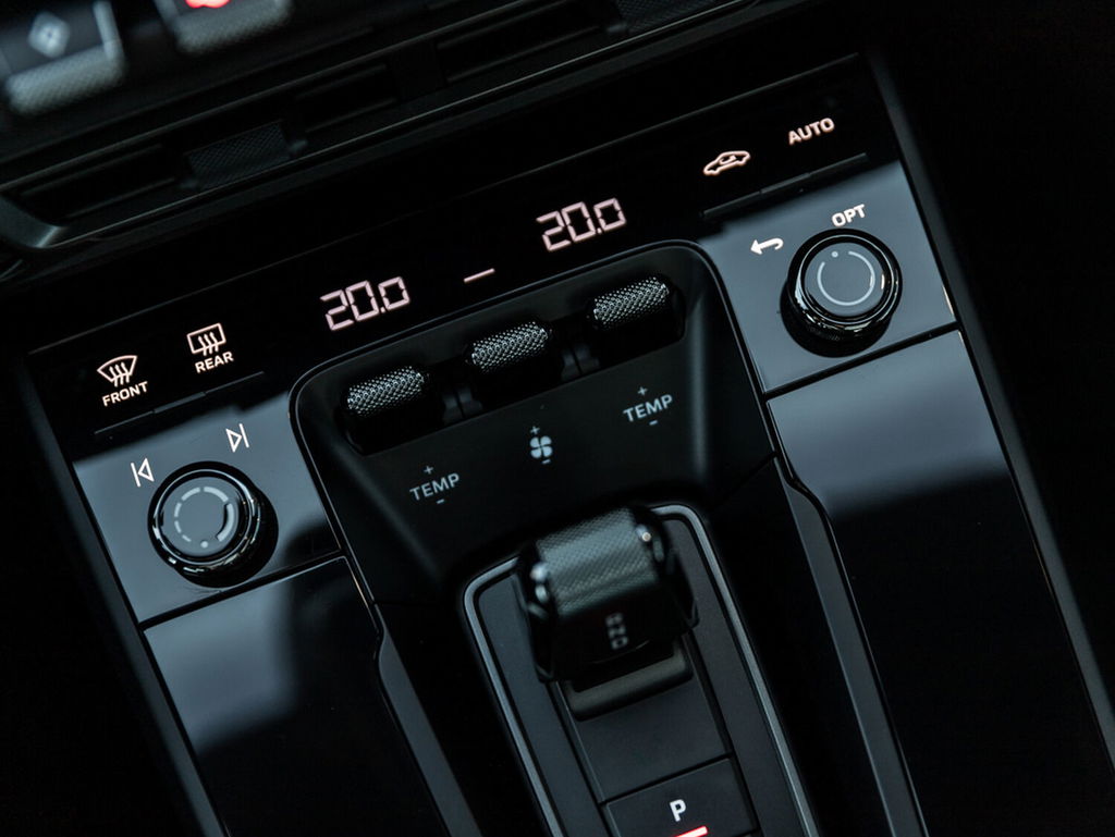 Porsche 992 Carrera 4 GTS