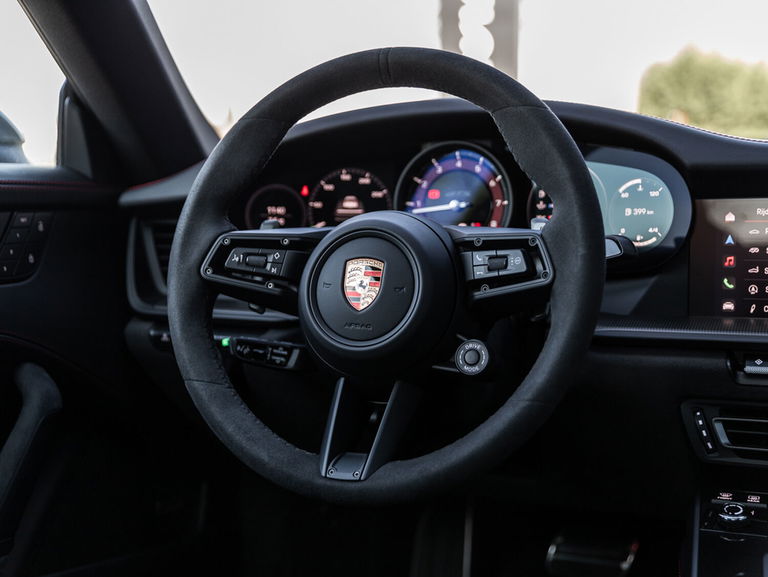 Porsche 992 Carrera 4 GTS