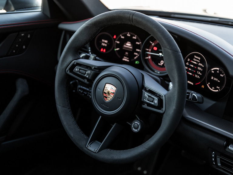 Porsche 992 Carrera 4 GTS
