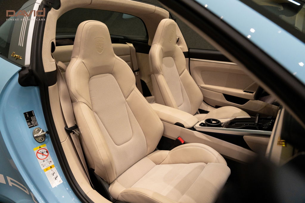 Porsche 992 Heritage Design Edition