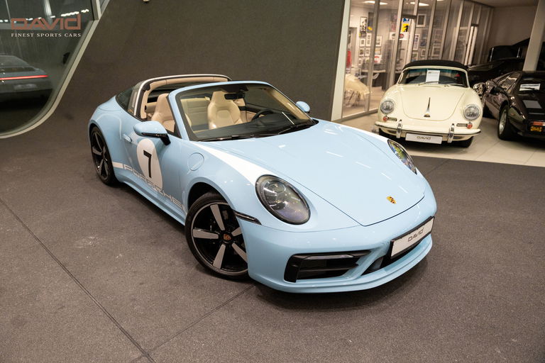 Porsche 992 Heritage Design Edition