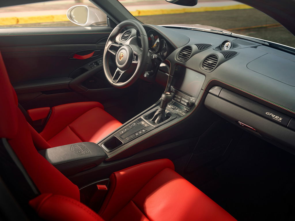 Porsche 718 Cayman GT4 RS