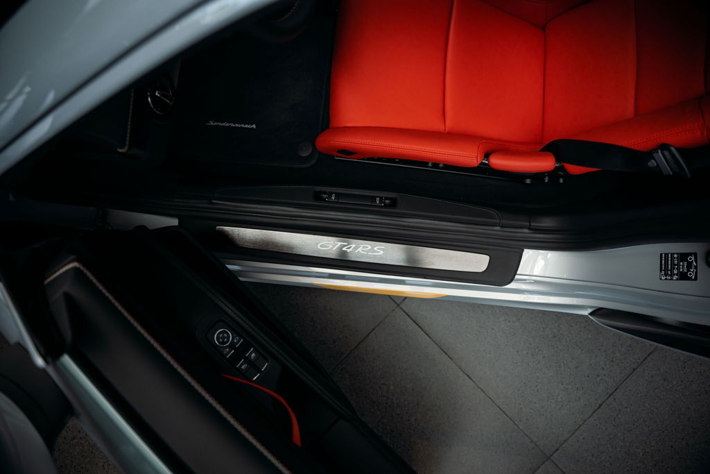 Porsche 718 Cayman GT4 RS