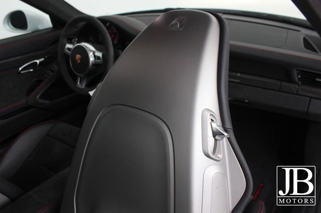 Porsche 991.2 Carrera GTS