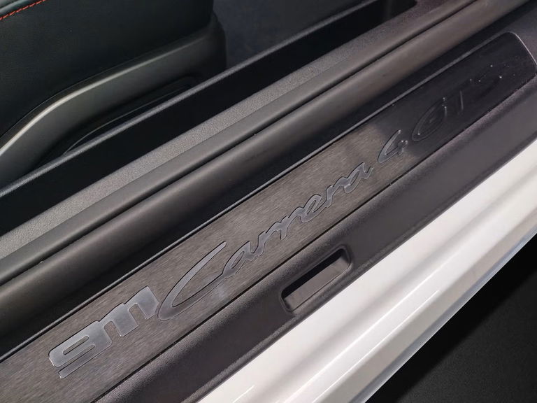 Porsche 992 Carrera 4 GTS