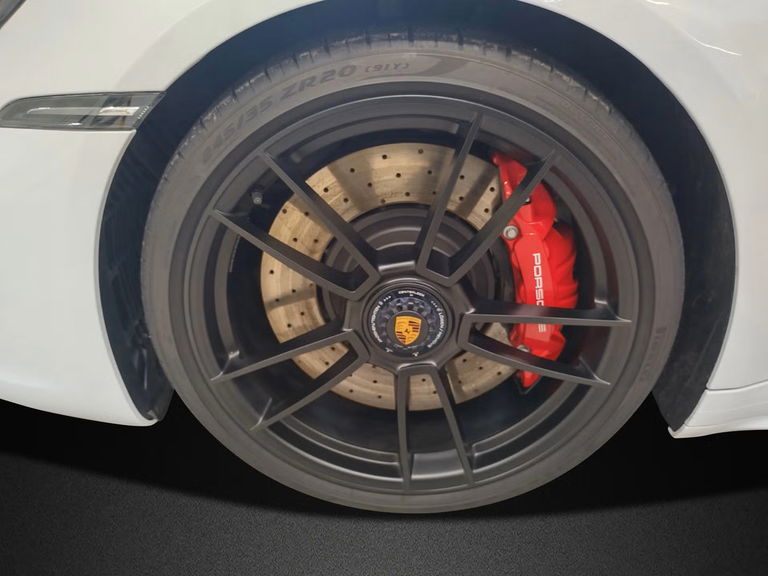 Porsche 992 Carrera 4 GTS