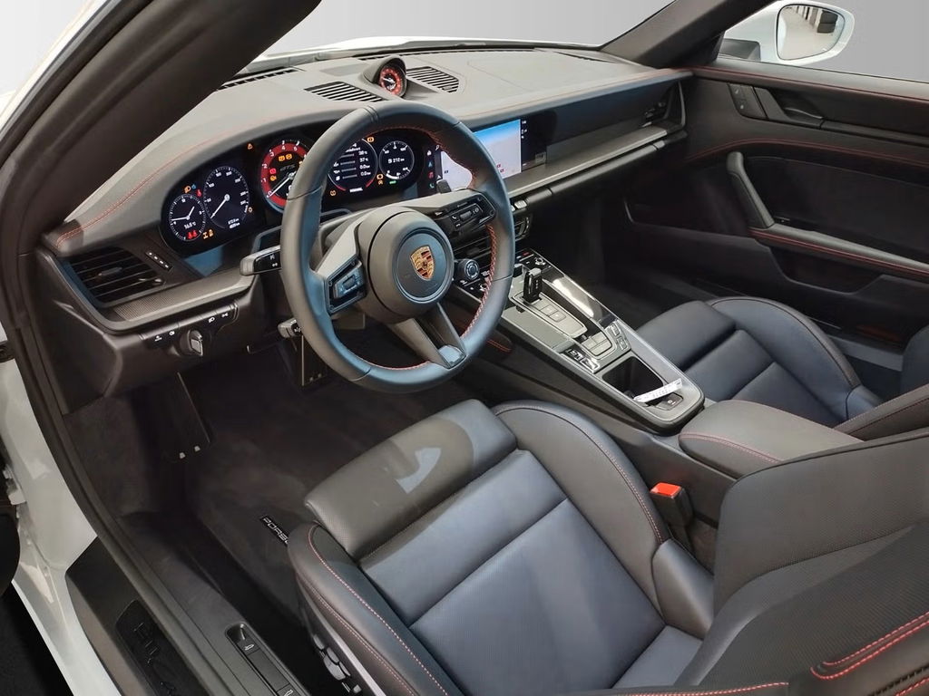 Porsche 992 Carrera 4 GTS