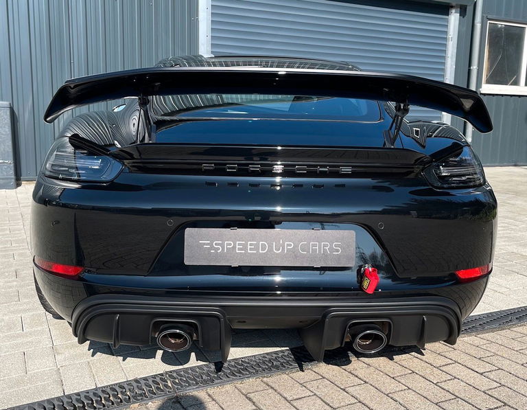 Porsche 718 Cayman GT4