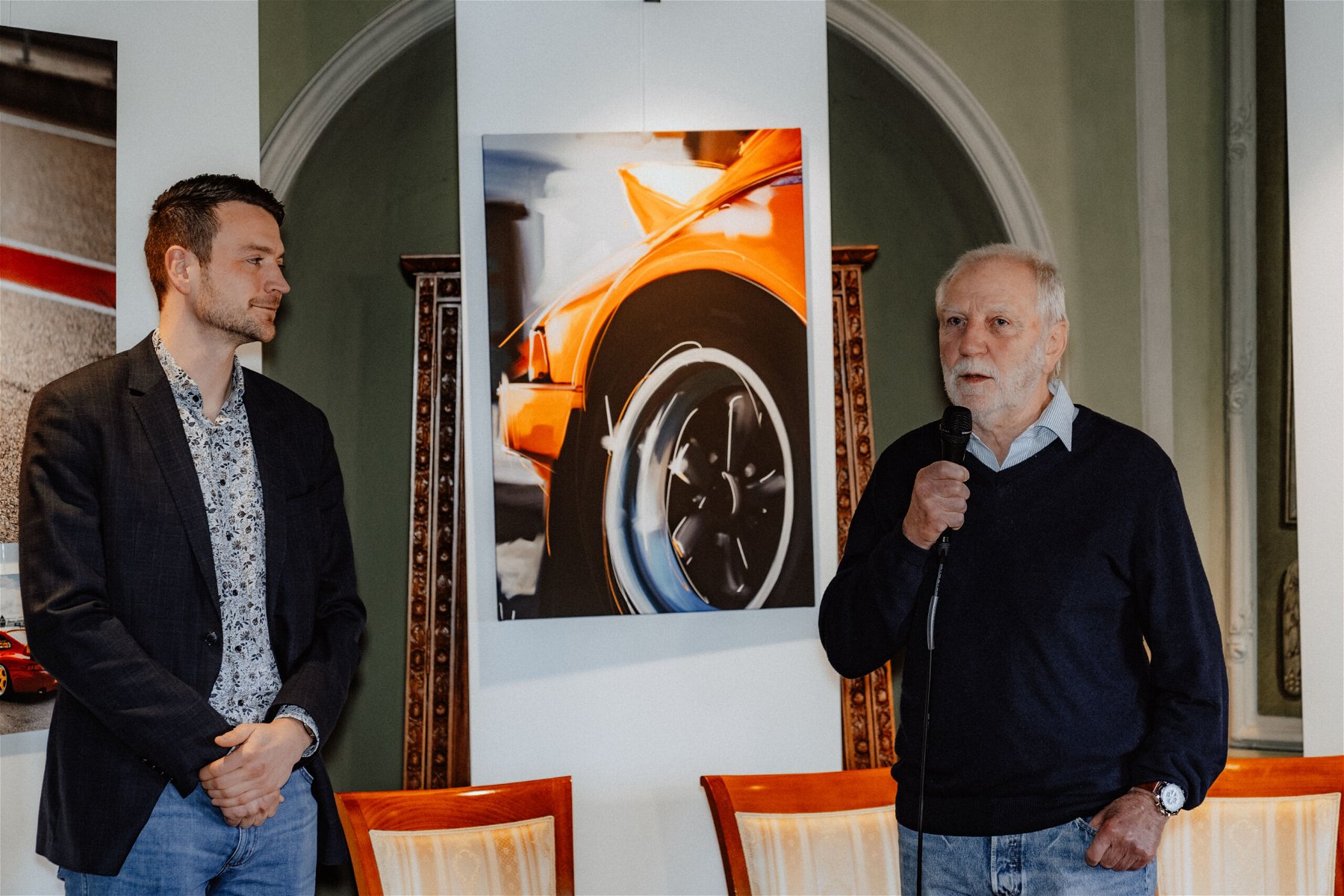 Elferspot Chefredakteur Richard Lindhorst im Gespräch mit Roland Kussmaul beim Klassentreffen 2024 - Porsche Benzingespräche