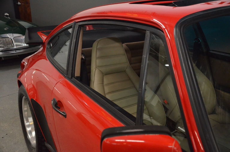 Porsche 911 Carrera 3.2 (US)