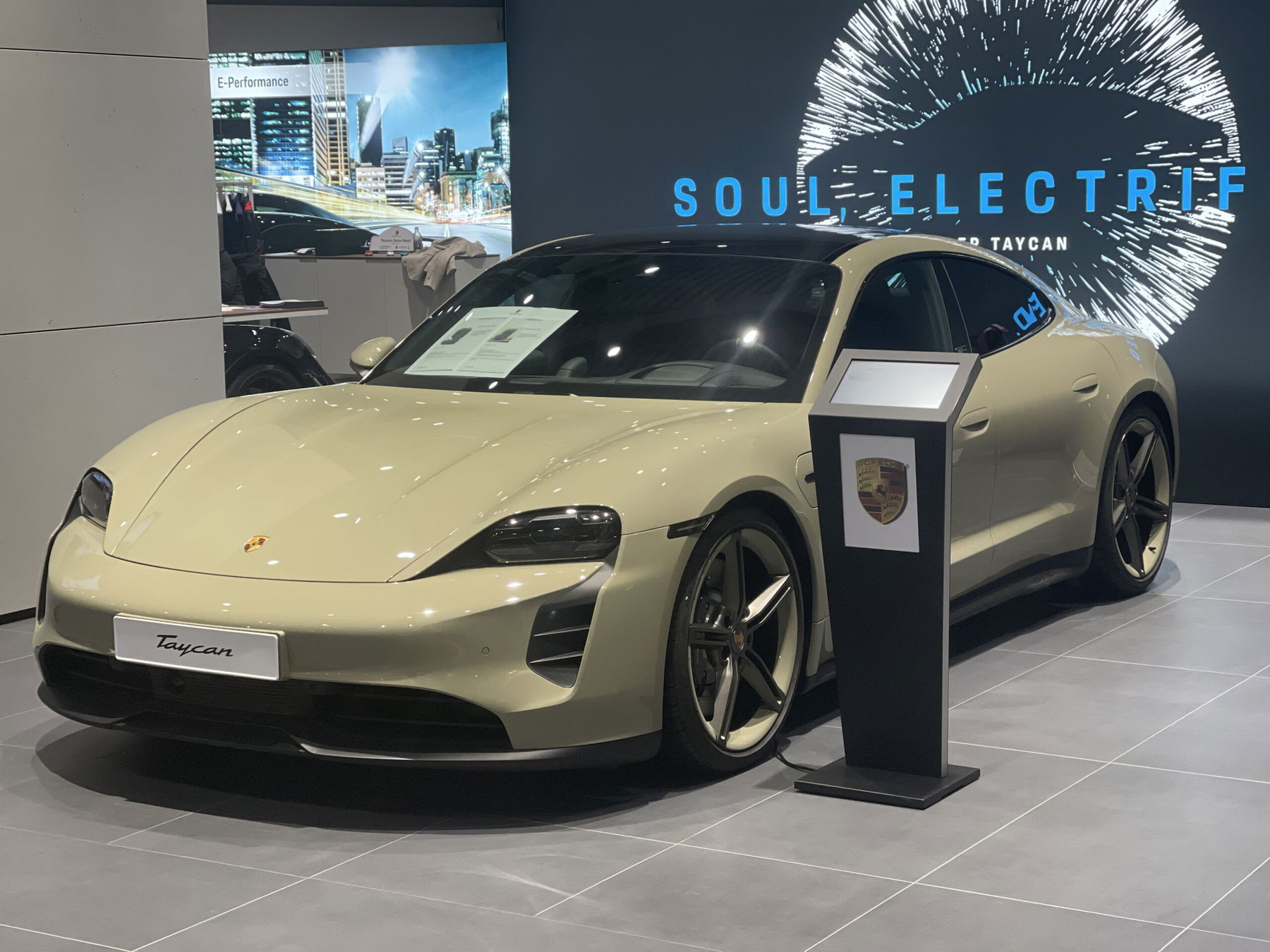 Porsche Taycan GTS 2023 - elferspot.com - Marketplace for