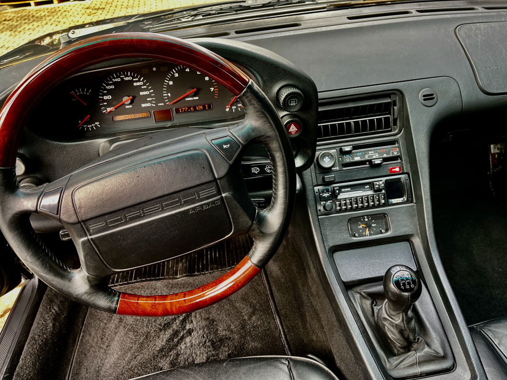 Porsche 928 GTS