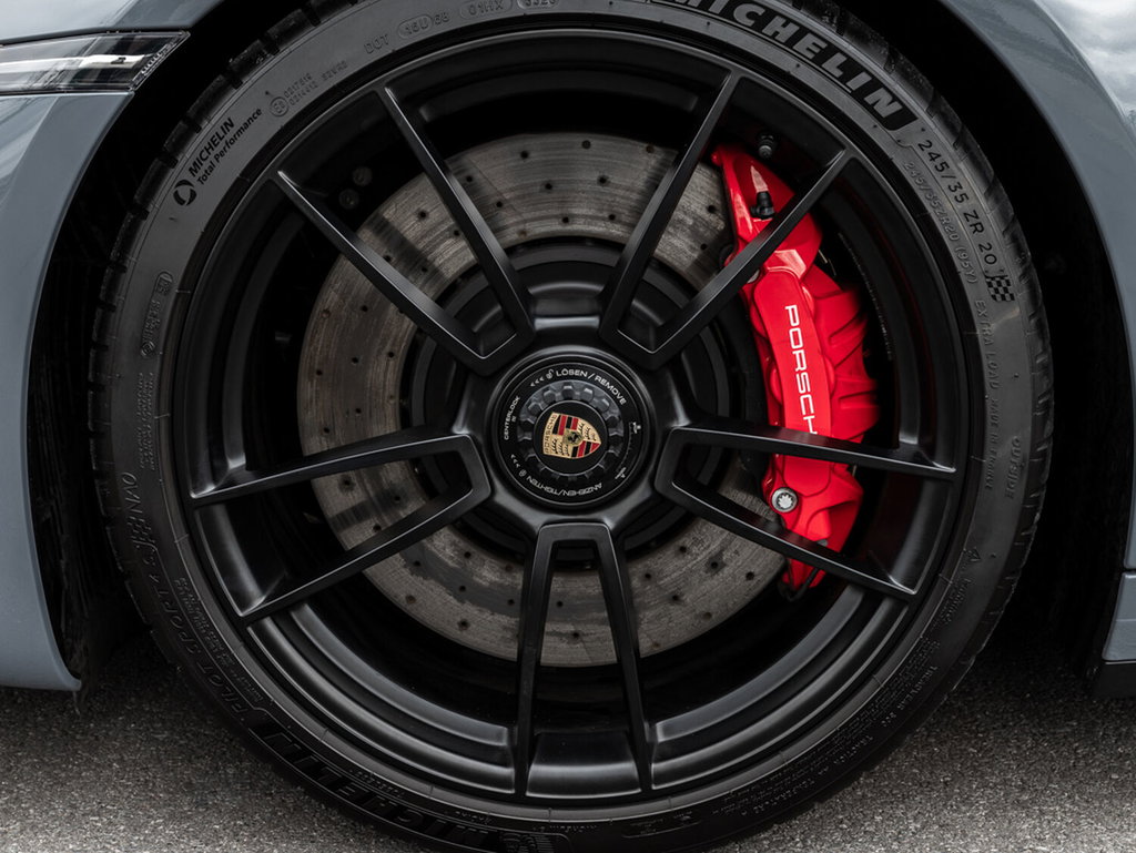 Porsche 992 Carrera 4 GTS
