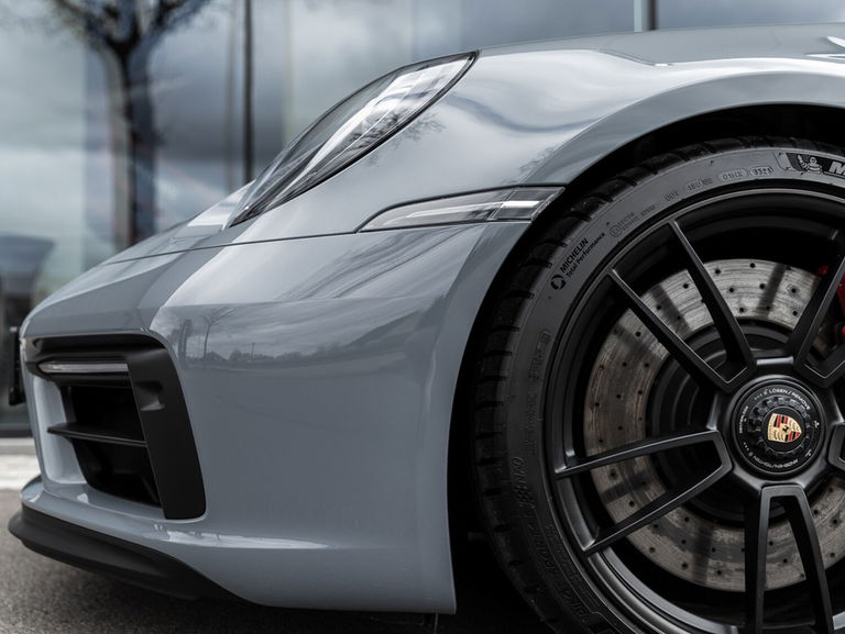 Porsche 992 Carrera 4 GTS