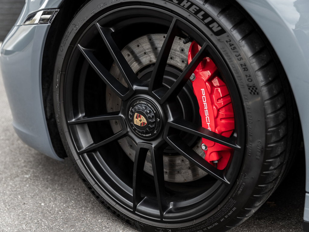 Porsche 992 Carrera 4 GTS