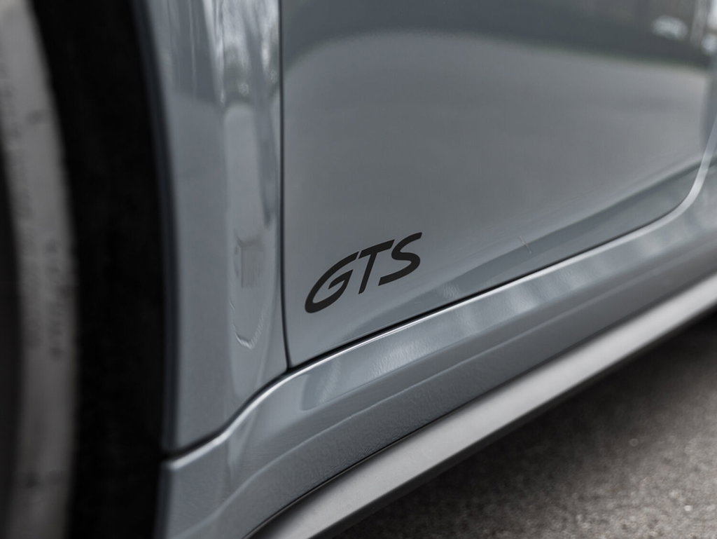 Porsche 992 Carrera 4 GTS