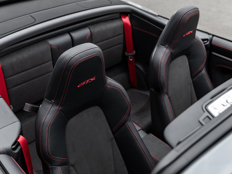 Porsche 992 Carrera 4 GTS