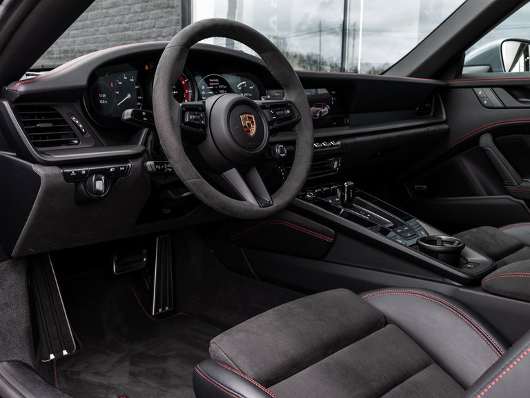 Porsche 992 Carrera 4 GTS