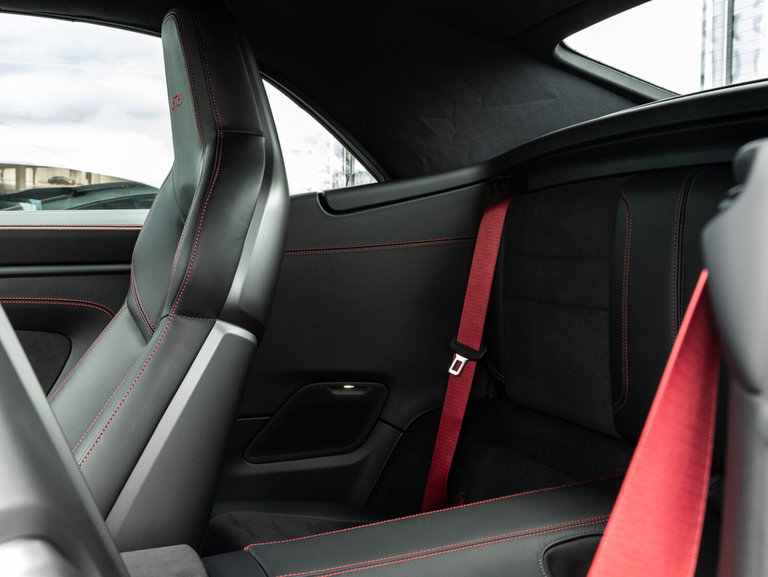Porsche 992 Carrera 4 GTS