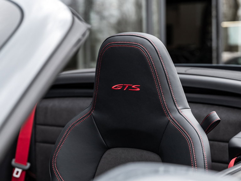 Porsche 992 Carrera 4 GTS