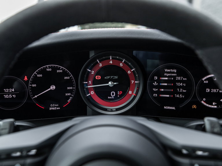 Porsche 992 Carrera 4 GTS