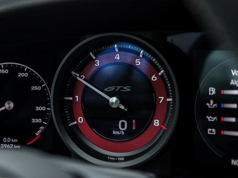 Porsche 992 Carrera 4 GTS
