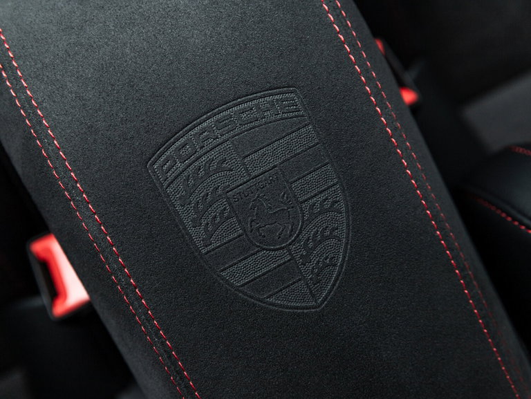 Porsche 992 Carrera 4 GTS