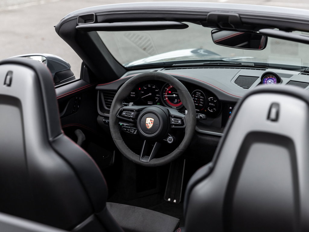 Porsche 992 Carrera 4 GTS