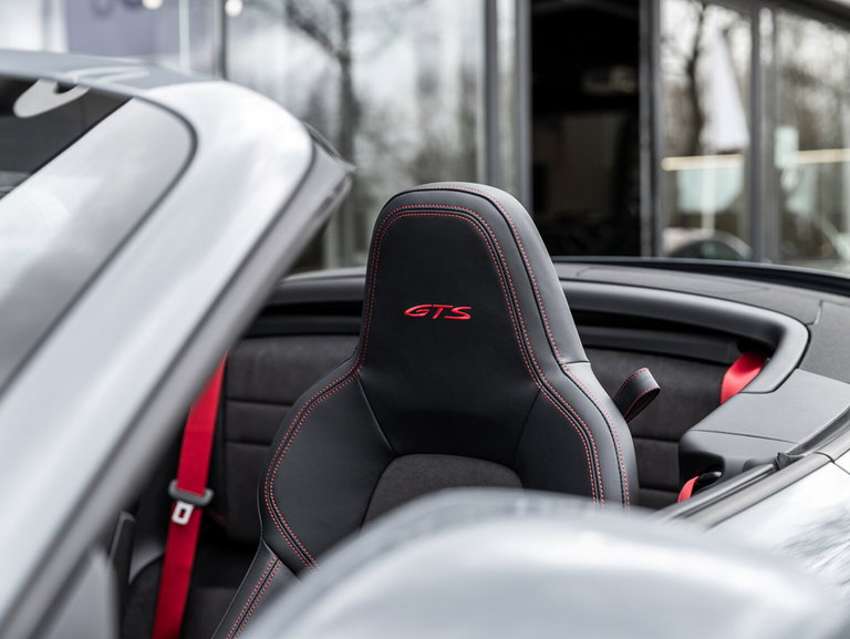 Porsche 992 Carrera 4 GTS