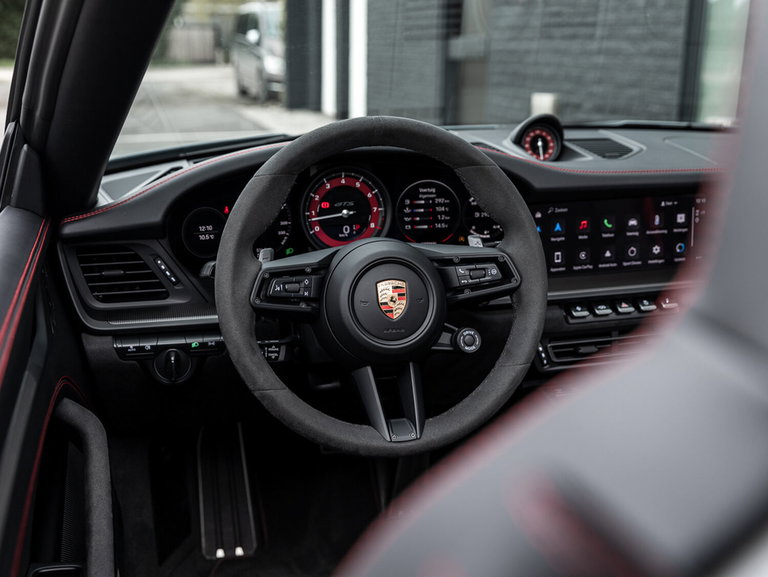 Porsche 992 Carrera 4 GTS