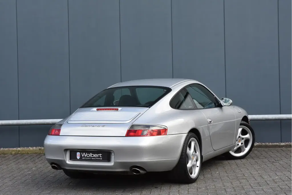 Porsche 996 Carrera 4