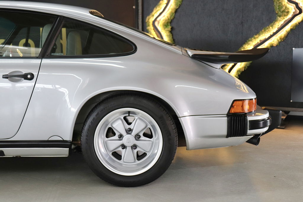 Porsche 911 Carrera 3.2 “25 Jahre 911”