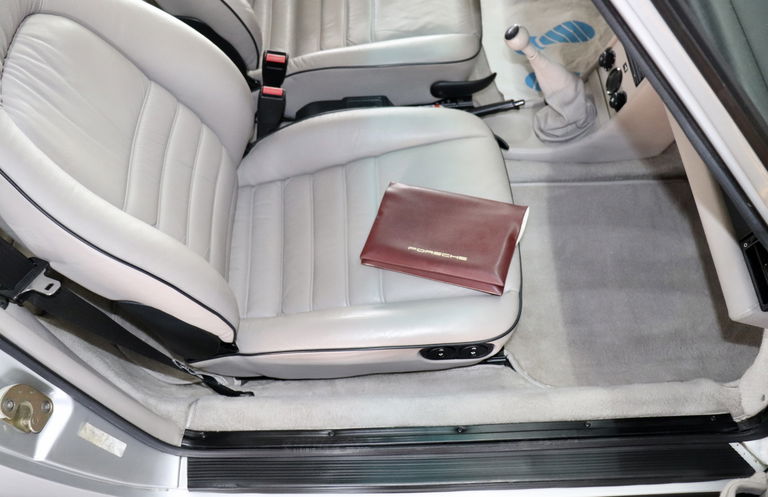 Porsche 911 Carrera 3.2 “25 Jahre 911”