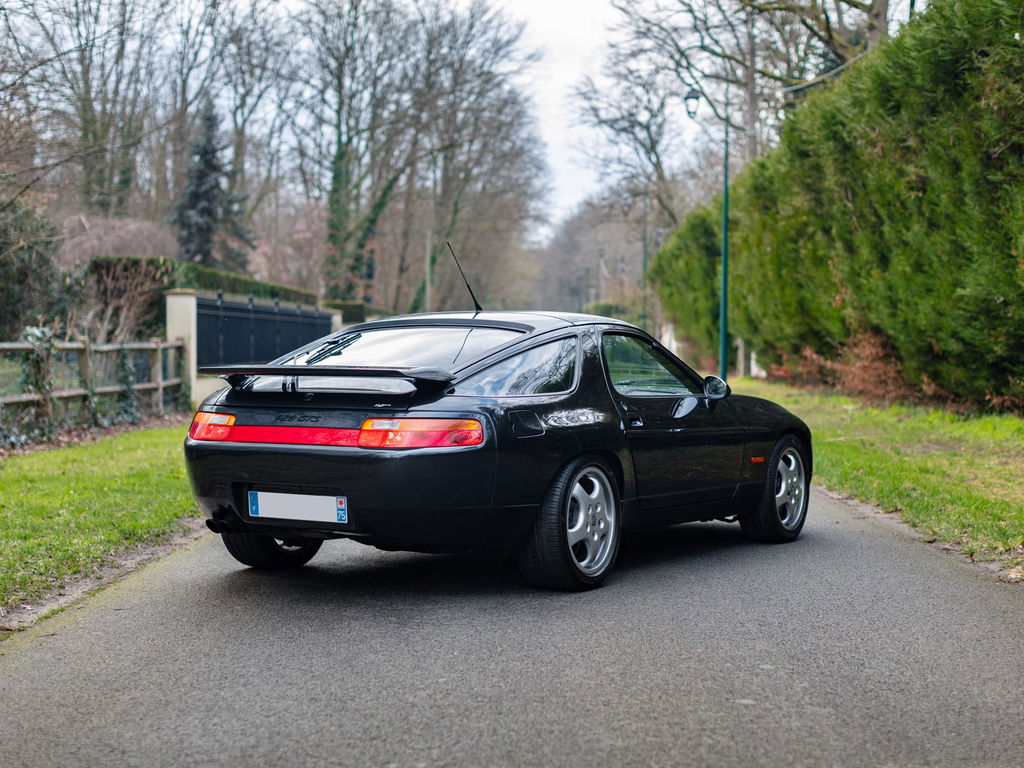 Porsche 928 GTS