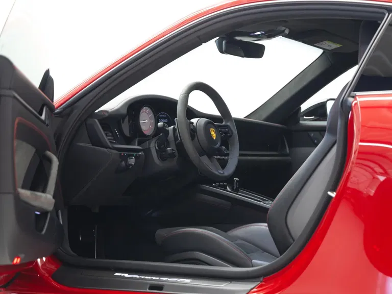 Porsche 992 Carrera 4 GTS