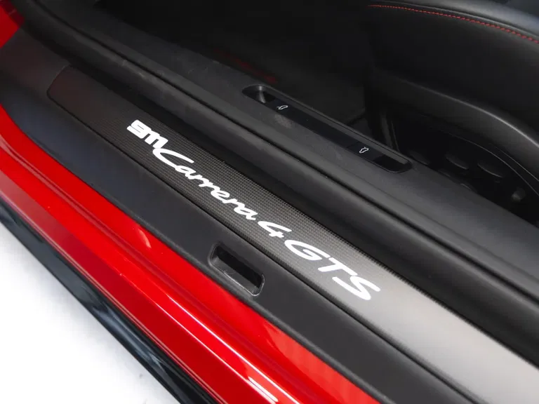 Porsche 992 Carrera 4 GTS