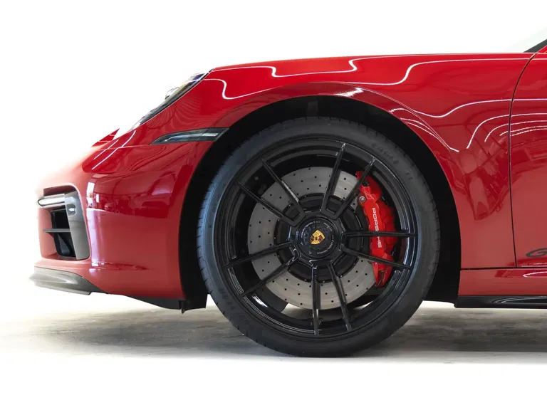 Porsche 992 Carrera 4 GTS