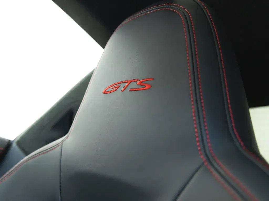 Porsche 992 Carrera 4 GTS