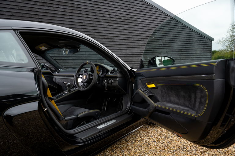 Porsche 718 Cayman GT4