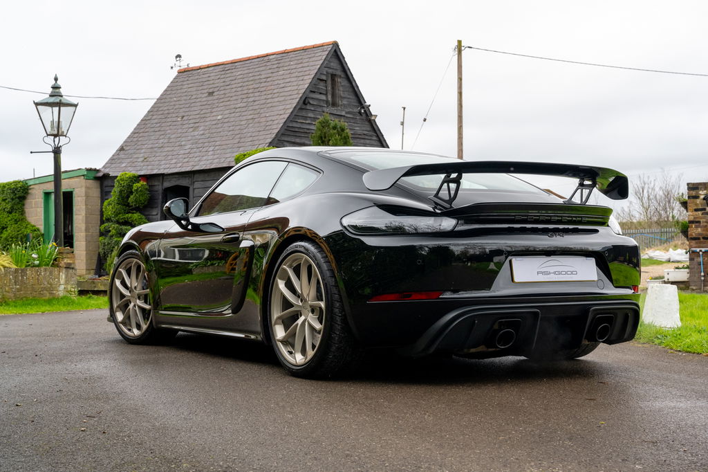 Porsche 718 Cayman GT4